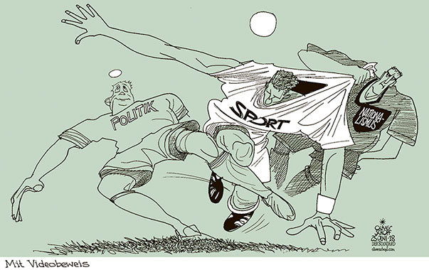 Oliver Schopf, politischer Karikaturist aus Österreich, politische Karikaturen aus Österreich, Karikatur Cartoon Illustrationen Politik Politiker international 2018 
SPORT FUSSBALL WM RUSSLAND NATIONALISMUS POLITIK EINFLUSS FOUL VIDEOBEWEIS         
