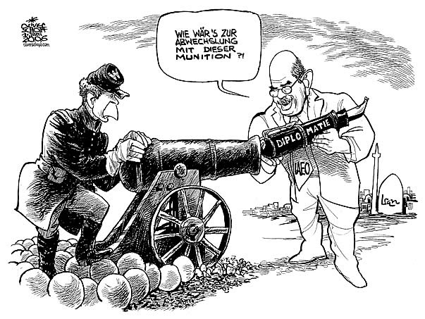  Oliver Schopf, politischer Karikaturist aus Österreich, politische Karikaturen, Illustrationen Archiv politische Karikatur Welt USA Präsident Georg W. Bush
Solana IAEO Atomwaffen Atompolitik Iran Diplomatie Kanone neue Waffe
